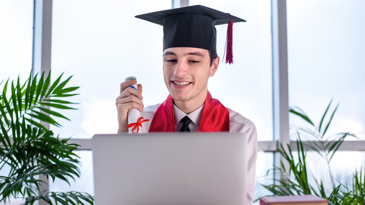 online college degree completion rates